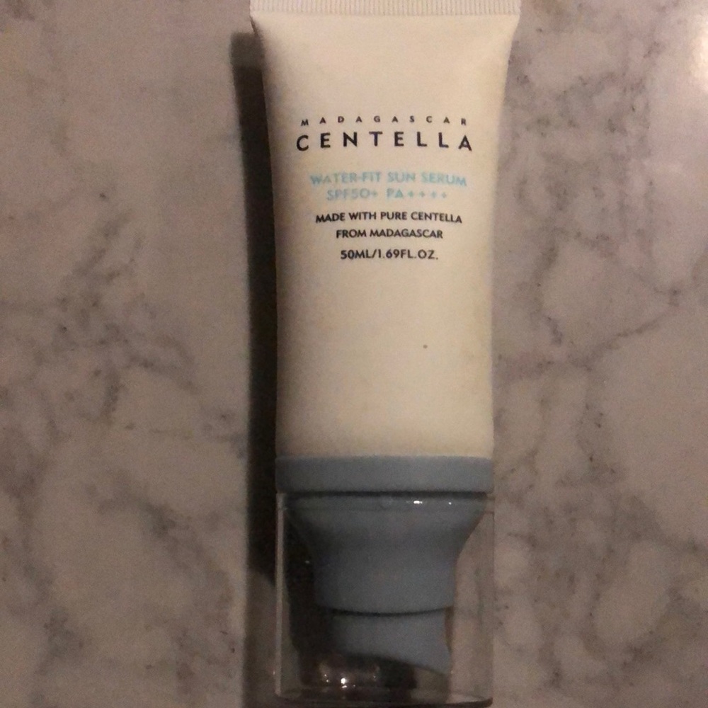 Water-Fit Sun Serum SPF50+ - White and Blue